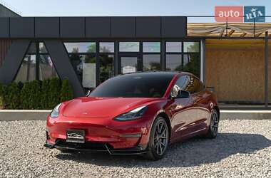 Седан Tesla Model 3 2021 в Черновцах