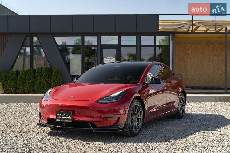 Седан Tesla Model 3 2021 в 