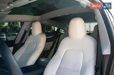 Седан Tesla Model 3 2021 в 