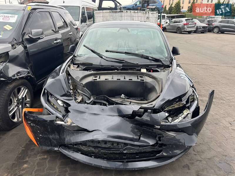 Tesla Model 3 2024