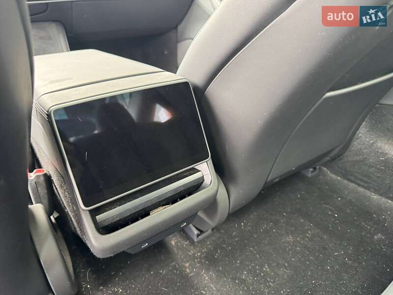 Седан Tesla Model 3 2024 в Львове
