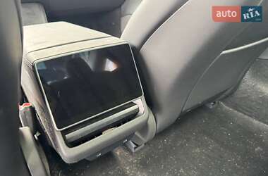 Седан Tesla Model 3 2024 в 
