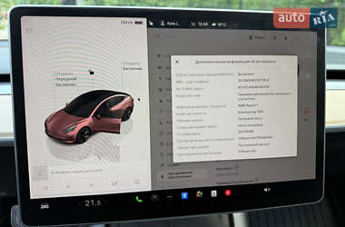Седан Tesla Model 3 2022 в 