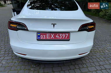 Седан Tesla Model 3 2022 в 