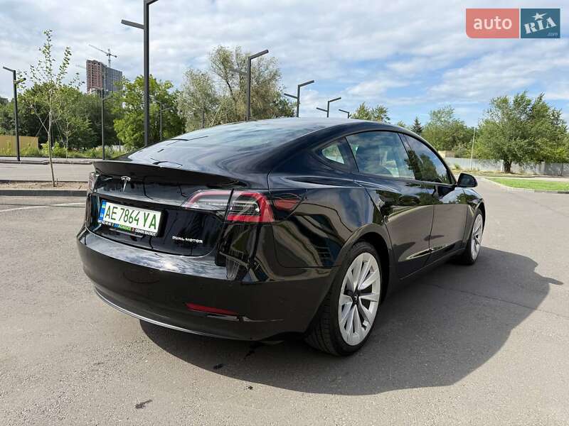 Седан Tesla Model 3 2021 в Дніпрі