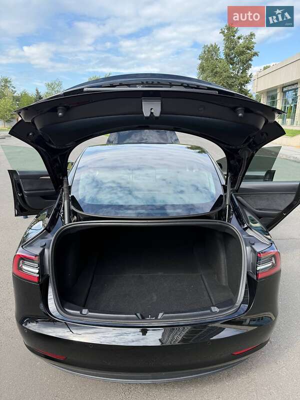 Седан Tesla Model 3 2021 в Дніпрі