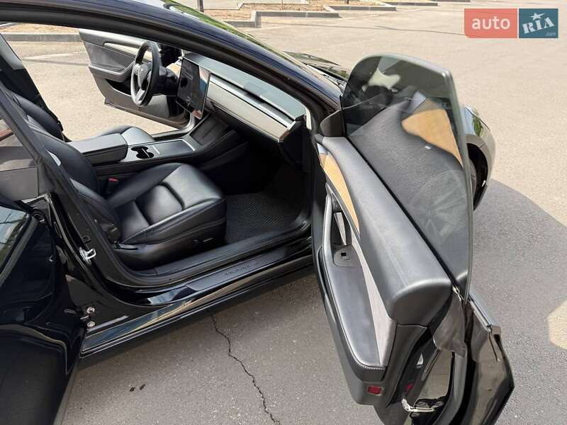 Седан Tesla Model 3 2021 в Дніпрі