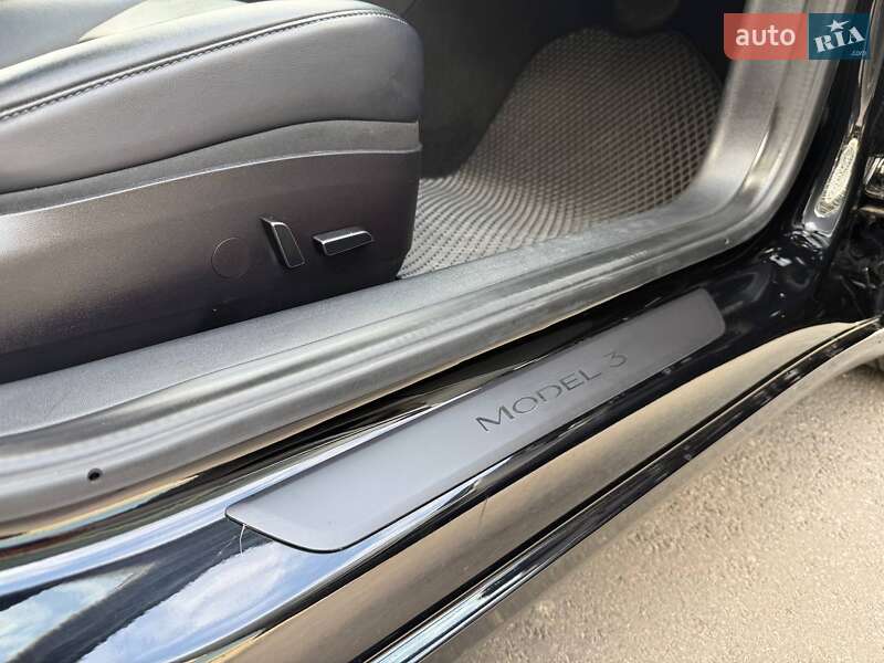Седан Tesla Model 3 2021 в Дніпрі