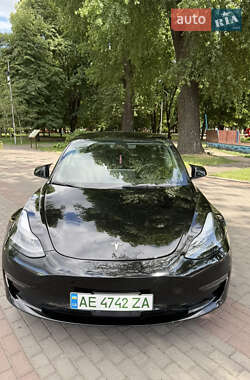 Седан Tesla Model 3 2021 в 