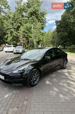 Седан Tesla Model 3 2021 в 