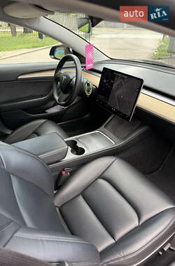 Седан Tesla Model 3 2021 в 