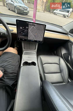 Седан Tesla Model 3 2021 в 