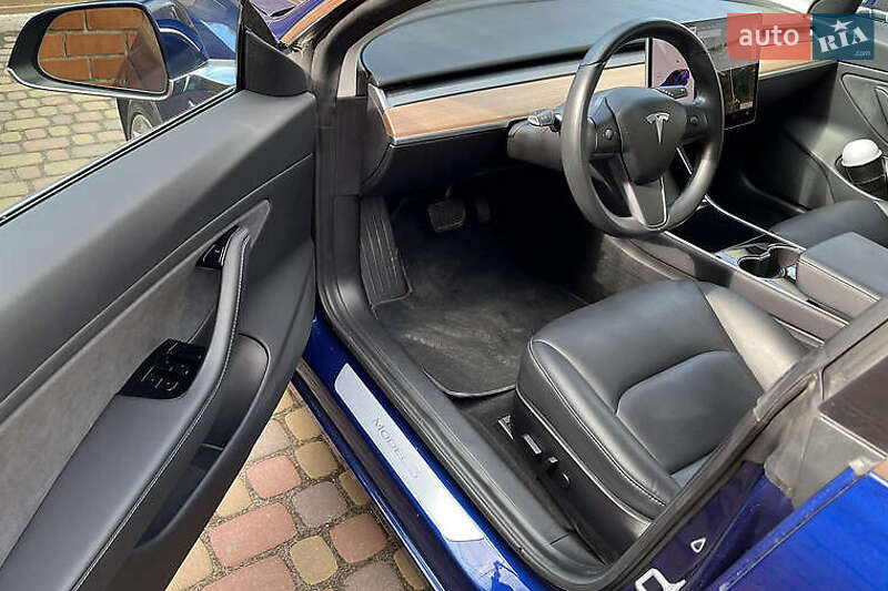 Седан Tesla Model 3 2018 в Києві