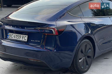 Седан Tesla Model 3 2024 в 