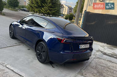 Седан Tesla Model 3 2024 в 