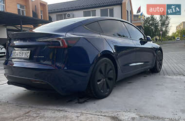 Седан Tesla Model 3 2024 в 