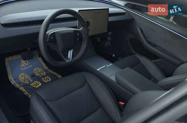 Седан Tesla Model 3 2024 в 