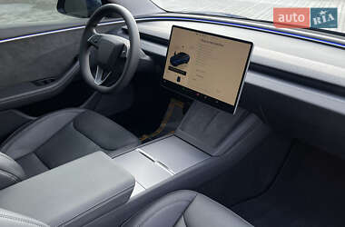 Седан Tesla Model 3 2024 в 