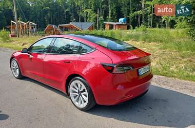 Седан Tesla Model 3 2022 в 