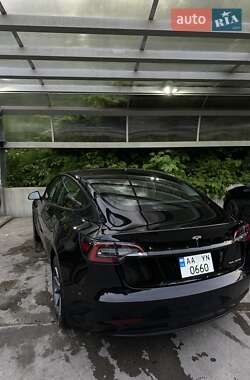 Седан Tesla Model 3 2021 в 