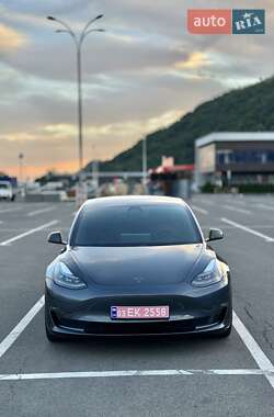 Седан Tesla Model 3 2022 в 