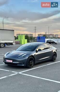 Седан Tesla Model 3 2022 в 