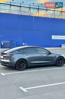Седан Tesla Model 3 2022 в 