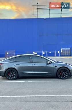 Седан Tesla Model 3 2022 в 