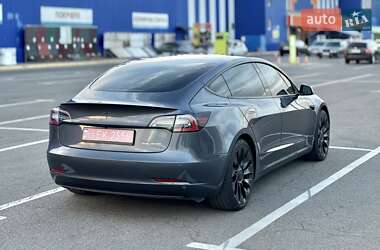 Седан Tesla Model 3 2022 в 