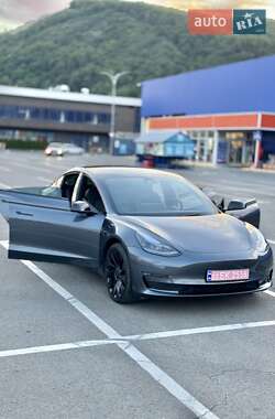 Седан Tesla Model 3 2022 в 