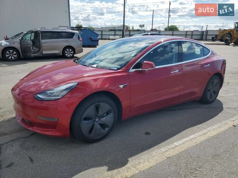 Седан Tesla Model 3 2018 в Львове