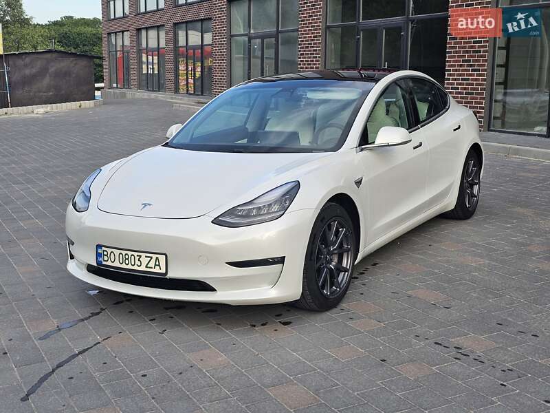 Седан Tesla Model 3 2019 в Тернополе