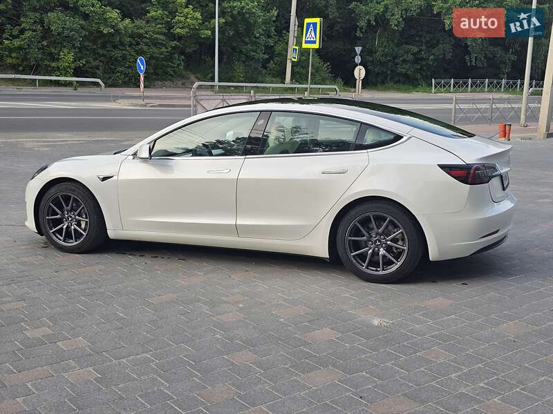 Седан Tesla Model 3 2019 в Тернополе