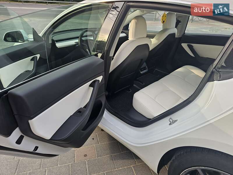 Седан Tesla Model 3 2019 в Тернополе