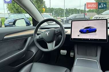 Седан Tesla Model 3 2023 в 
