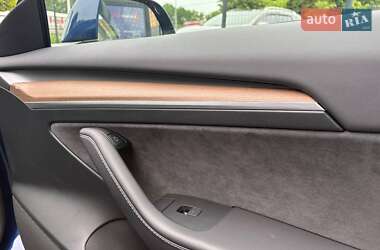 Седан Tesla Model 3 2023 в 