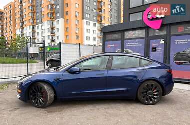 Седан Tesla Model 3 2023 в 