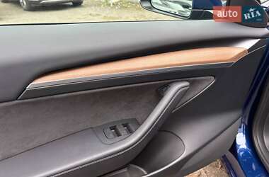 Седан Tesla Model 3 2023 в 