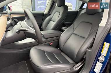Седан Tesla Model 3 2023 в 