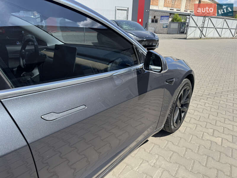 Седан Tesla Model 3 2018 в Луцке