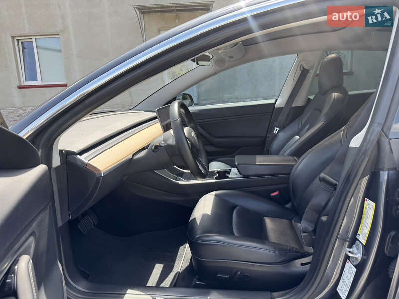 Седан Tesla Model 3 2018 в Луцке