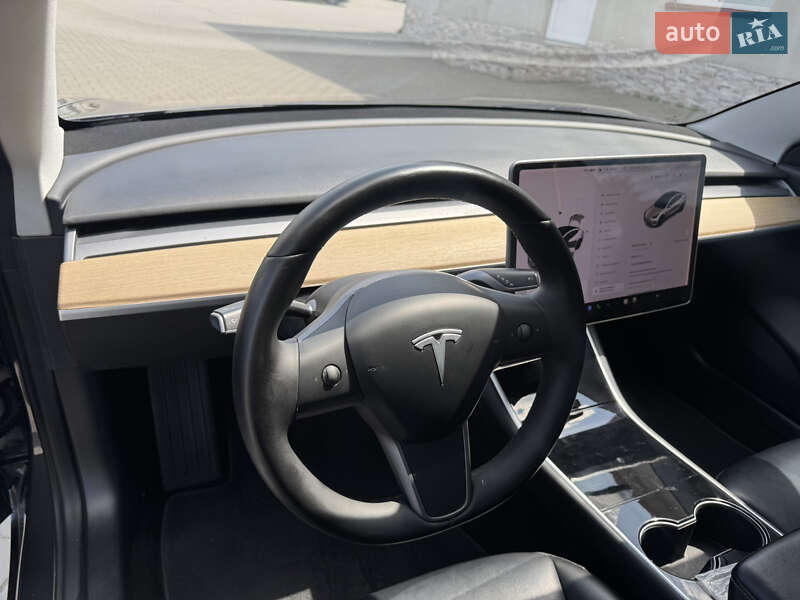 Седан Tesla Model 3 2018 в Луцке