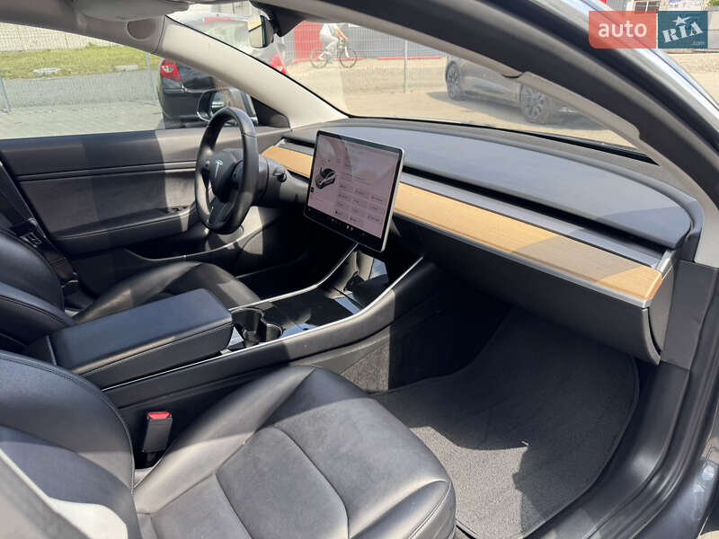 Седан Tesla Model 3 2018 в Луцке