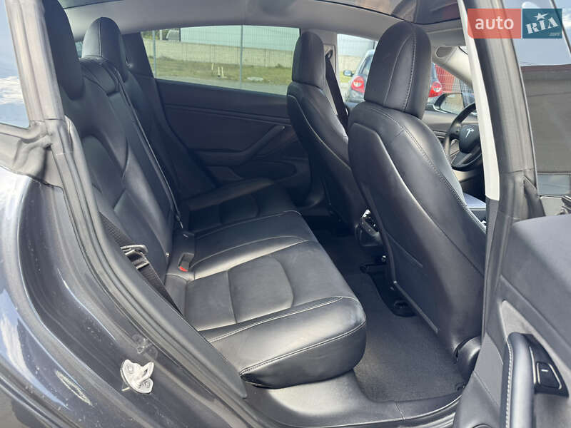 Седан Tesla Model 3 2018 в Луцке