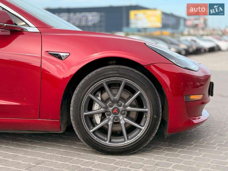 Седан Tesla Model 3 2019 в Львові