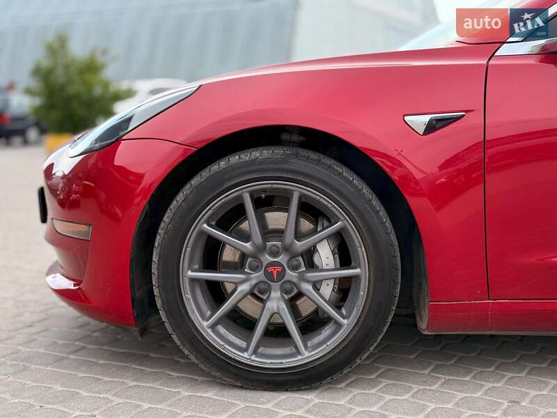Седан Tesla Model 3 2019 в Львові