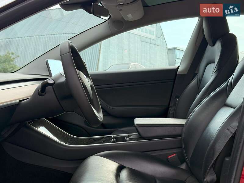 Седан Tesla Model 3 2019 в Львові