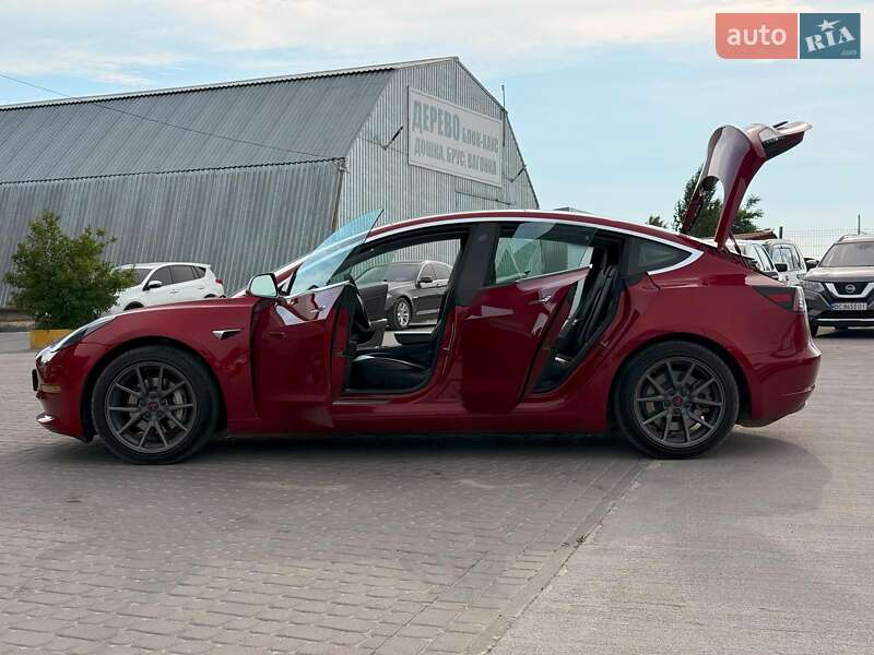 Седан Tesla Model 3 2019 в Львові