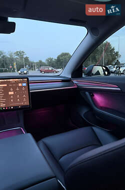 Седан Tesla Model 3 2022 в 