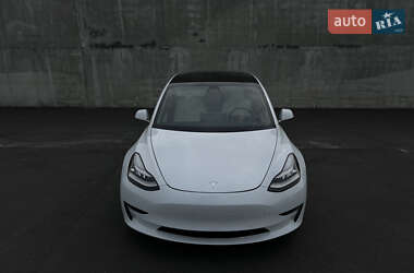 Седан Tesla Model 3 2019 в Львові